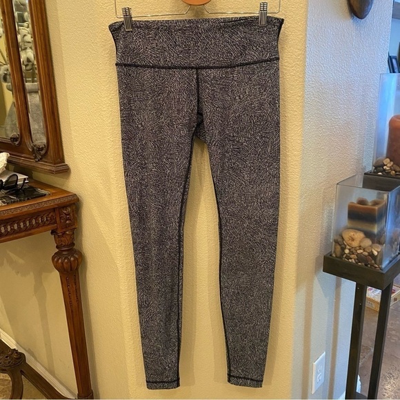 LULULEMON Women Black & White Patterned Leggings Size 8 - Picture 1 of 8